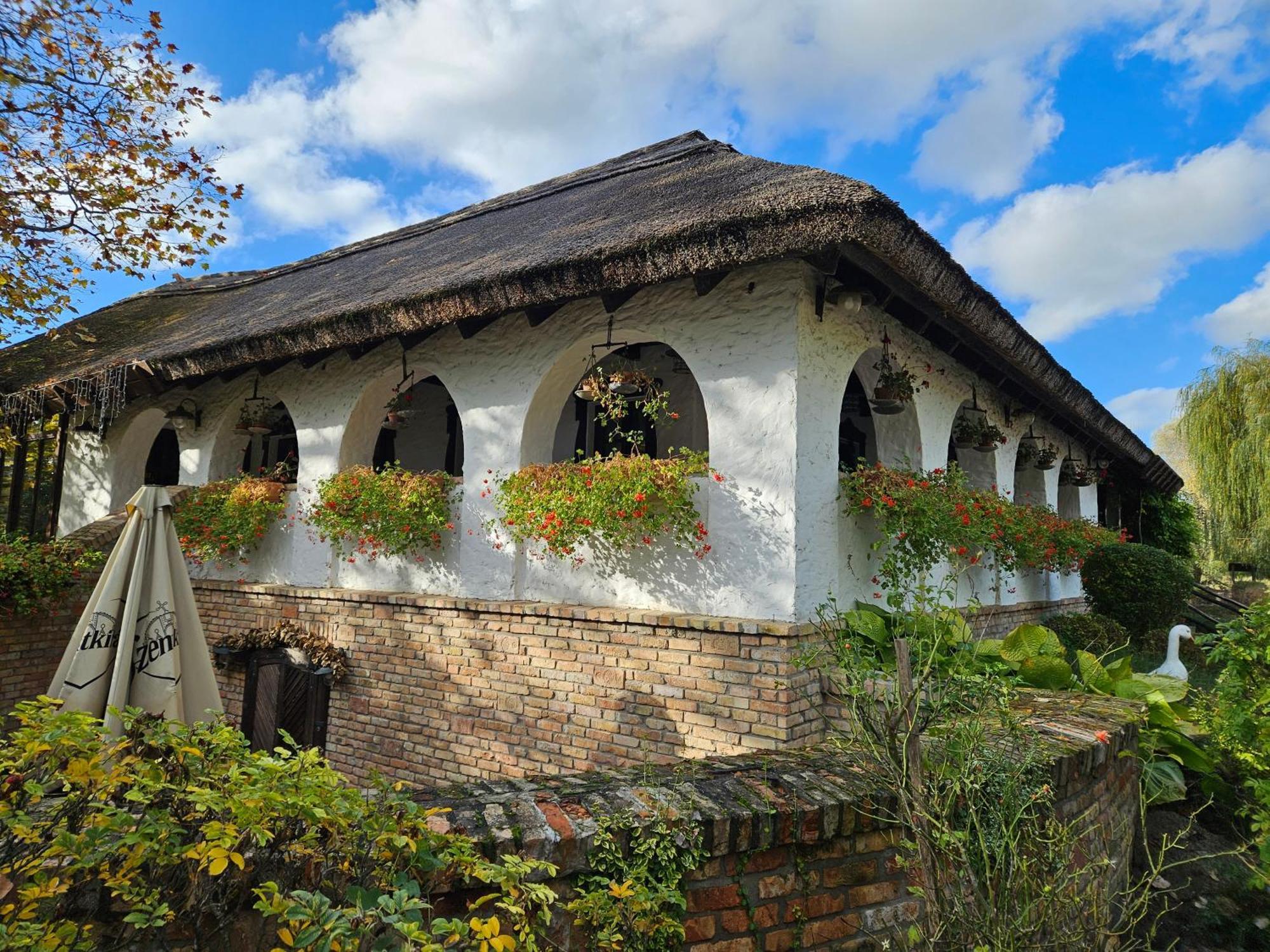 Sari Udvar Дунакилити Экстерьер фото